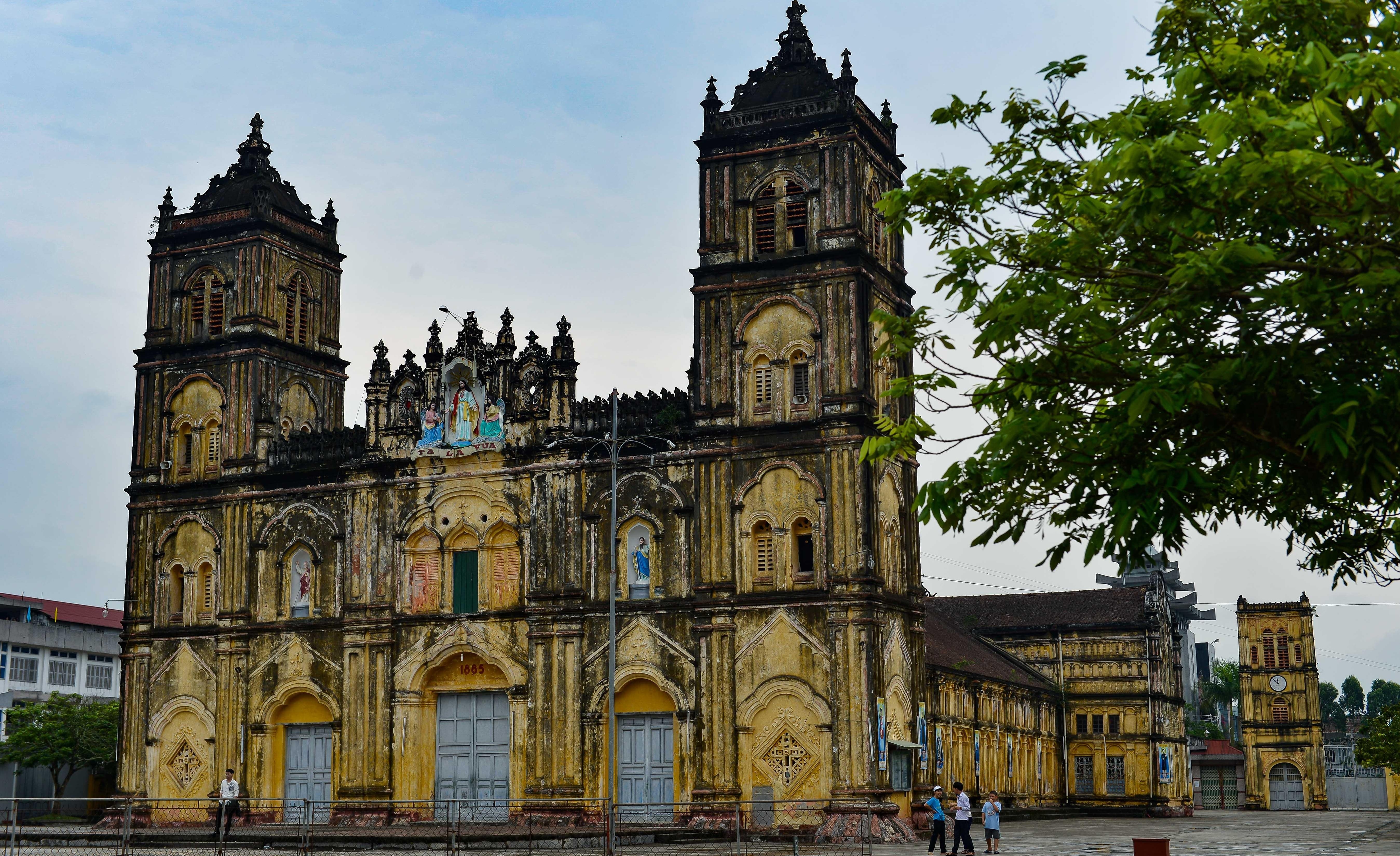 Nha tho Bui Chu sap duoc ha giai hinh anh