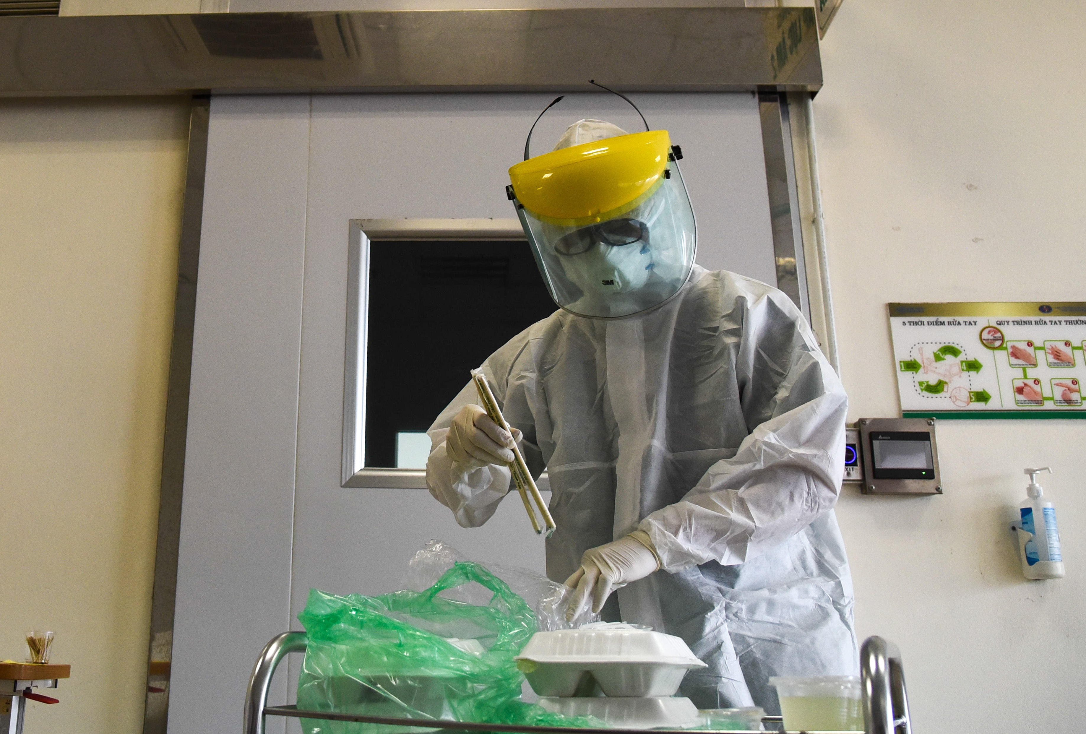 benh nhan corona an com anh 4