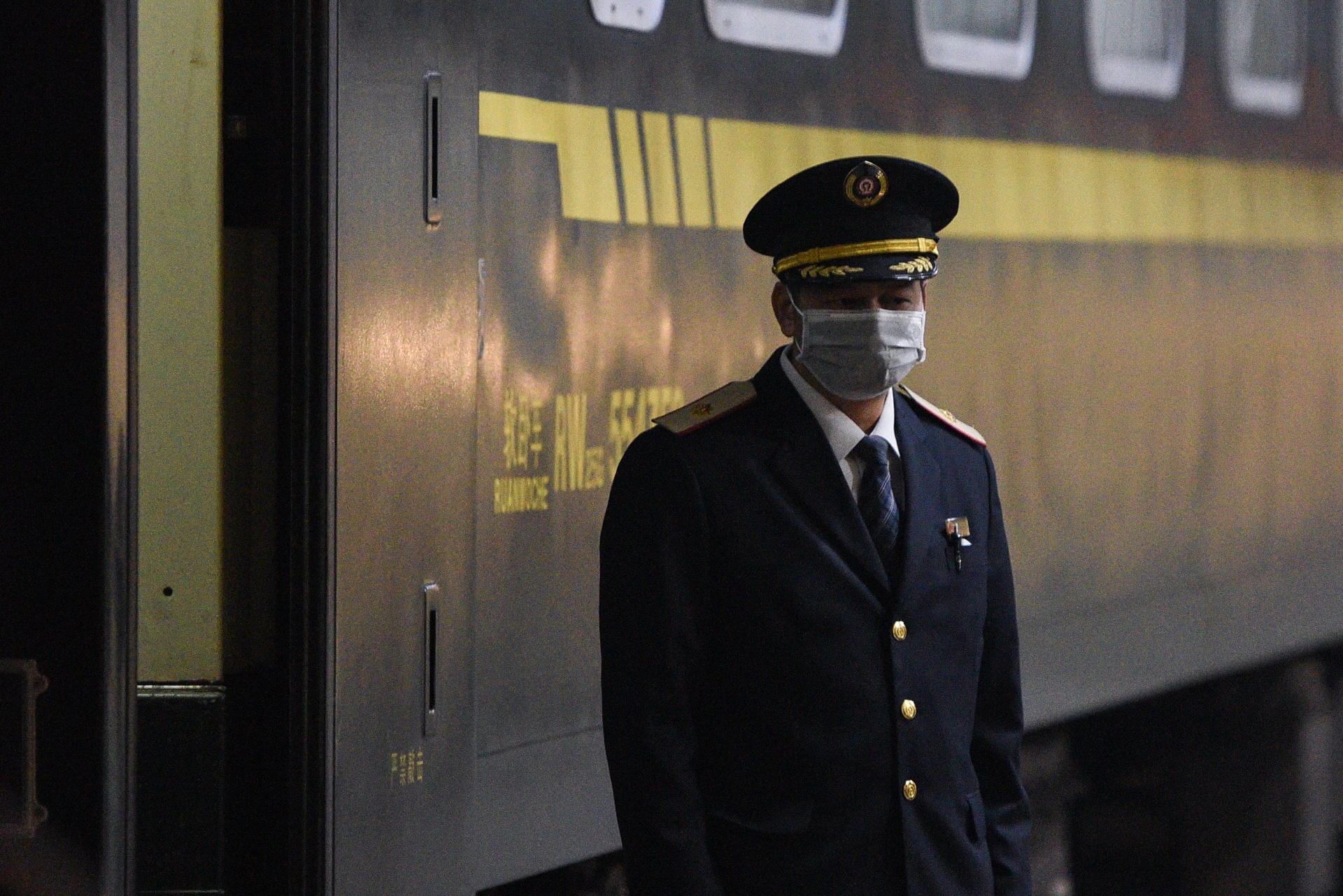 Duong sat, hang khong 'boc hoi' tien ty vi dich corona hinh anh