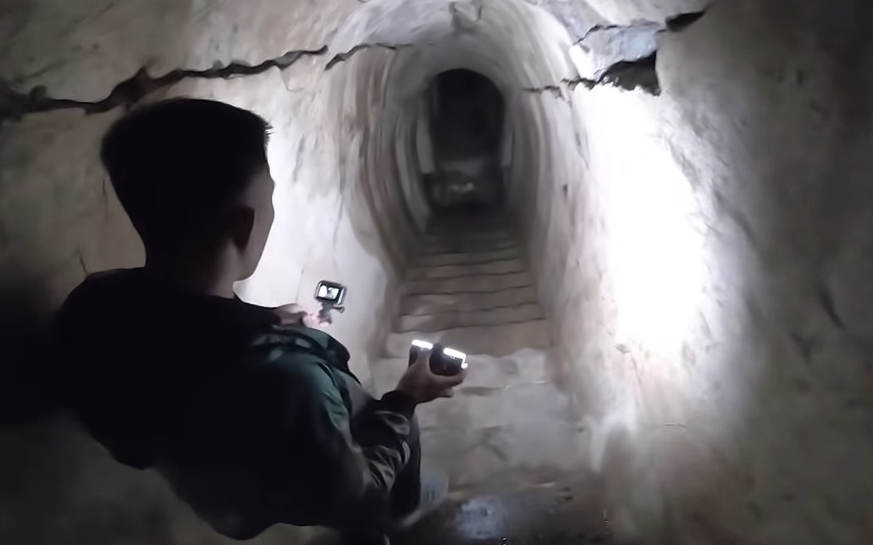 Ben trong phao dai Dong Dang - chung tich bi hung cua cuoc chien 1979 hinh anh