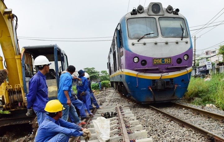 Thu tuong yeu cau danh gia viec nhap Tong cong ty Duong sat ve Bo GTVT hinh anh