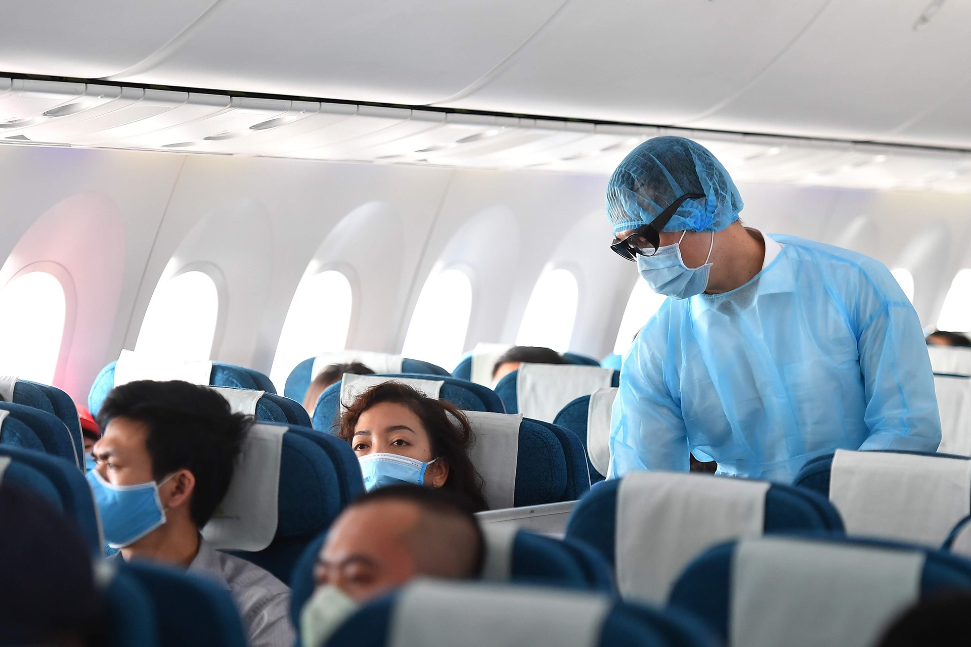 Vietnam Airlines lay nhiem cong dong anh 2