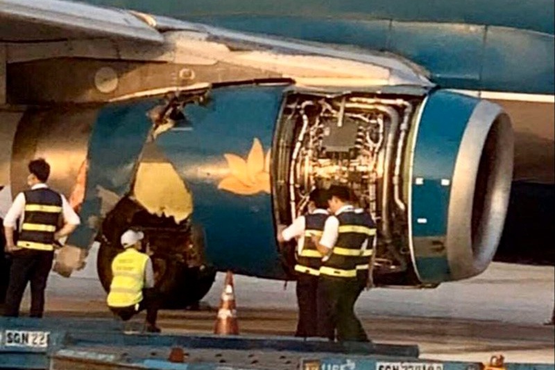 May bay no lop khi chay da o Tan Son Nhat hinh anh