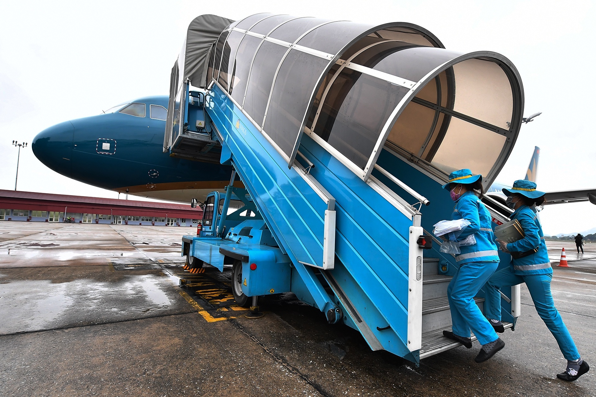 Phan bo lai lich bay cua cac hang trong 15 ngay cach ly toan xa hoi hinh anh