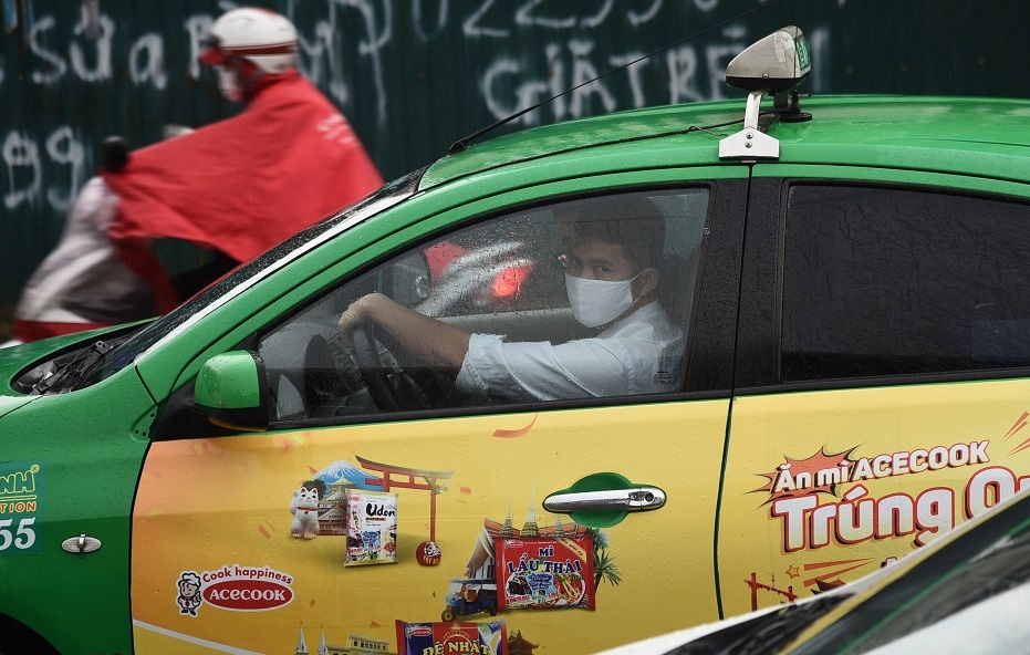 gian cach tren xe buyt Ha Noi anh 10