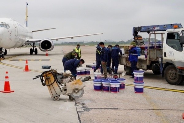 Bo GTVT lam chu dau tu du an cai tao duong bang Noi Bai, Tan Son Nhat hinh anh
