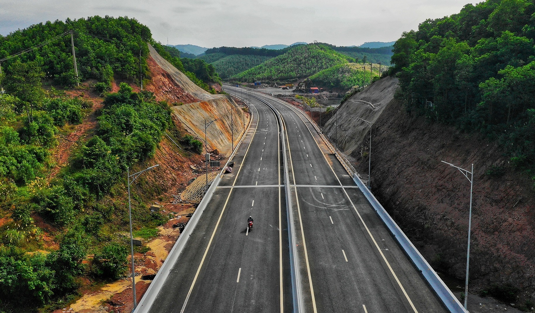 Dien luoi, cap vien thong can tien do cao toc Bac - Nam hinh anh