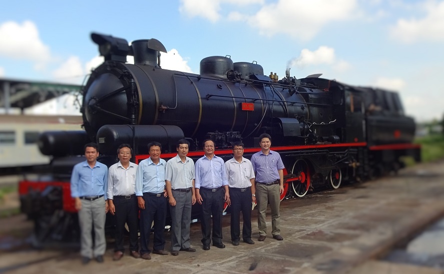 Xe lua hoi nuoc se chay du lich chang Hue - Da Nang hinh anh