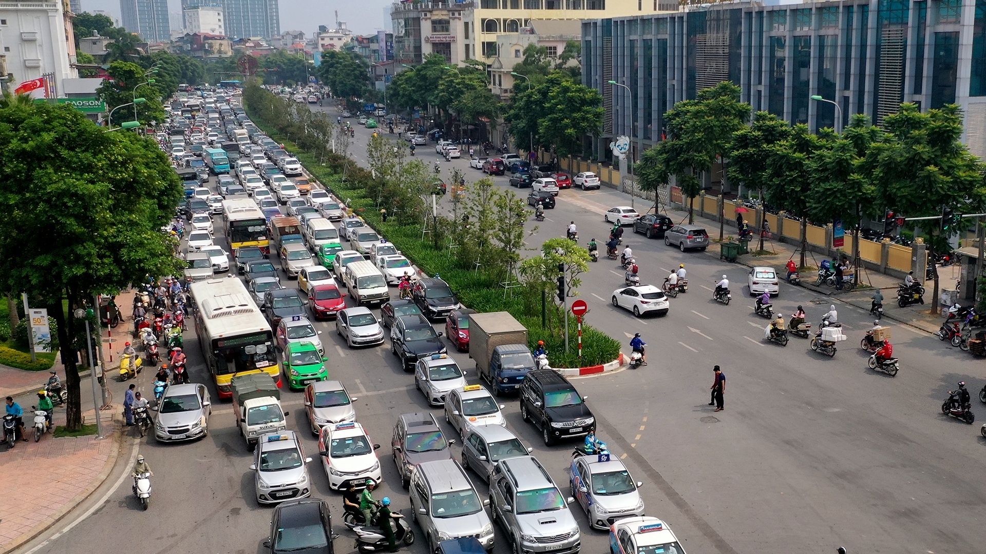 Ha Noi dau tu nha cho xe buyt anh 1