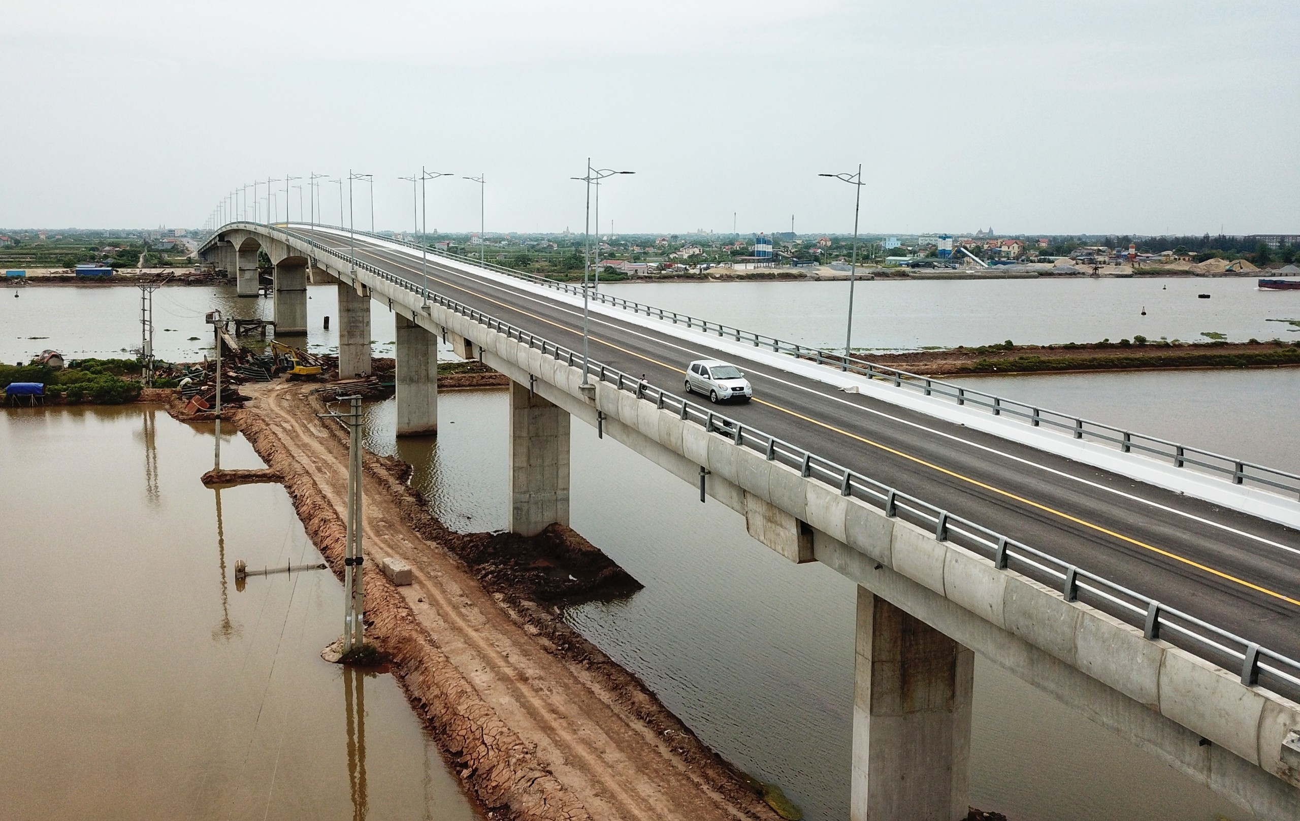 khanh thanh cau Thinh Long anh 1