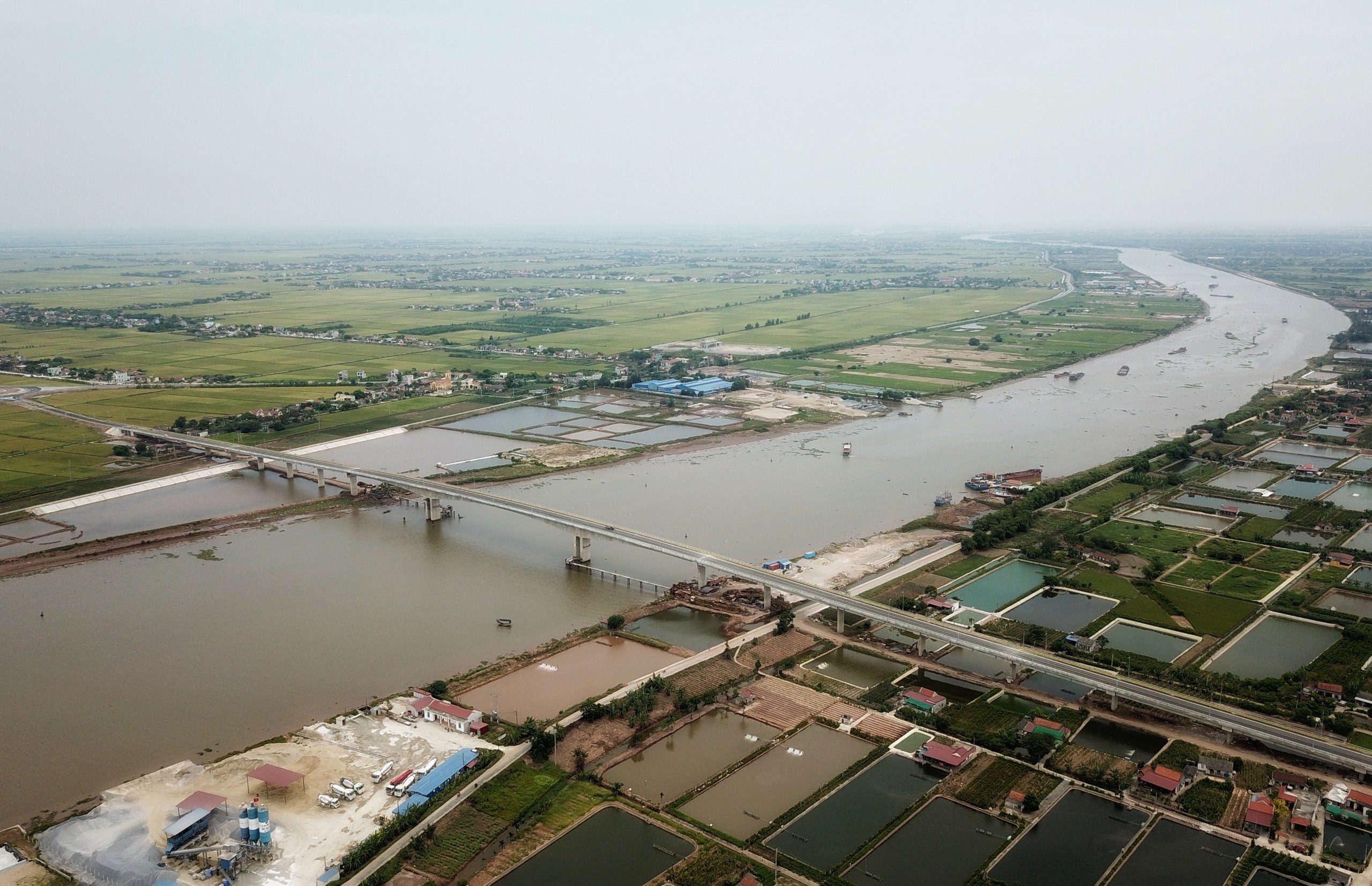 khanh thanh cau Thinh Long anh 4