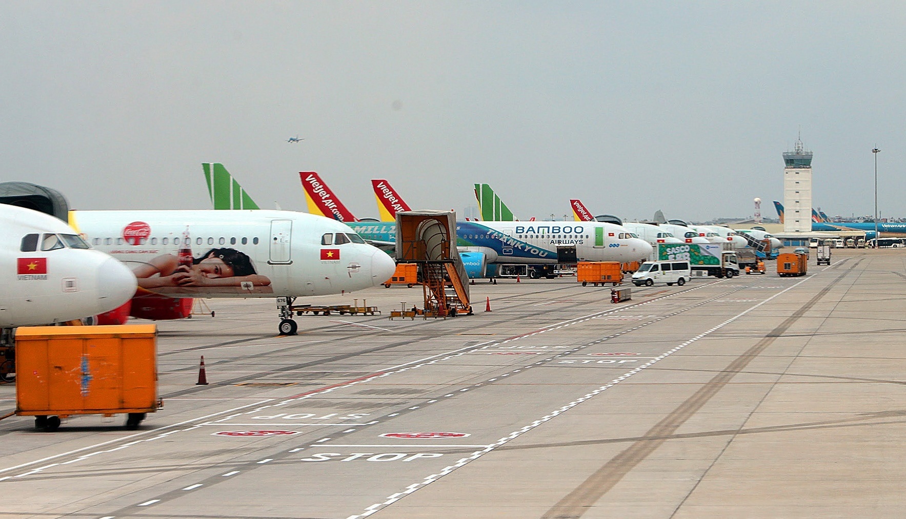 Du kien dong mot duong bang Tan Son Nhat 6 thang de sua chua hinh anh