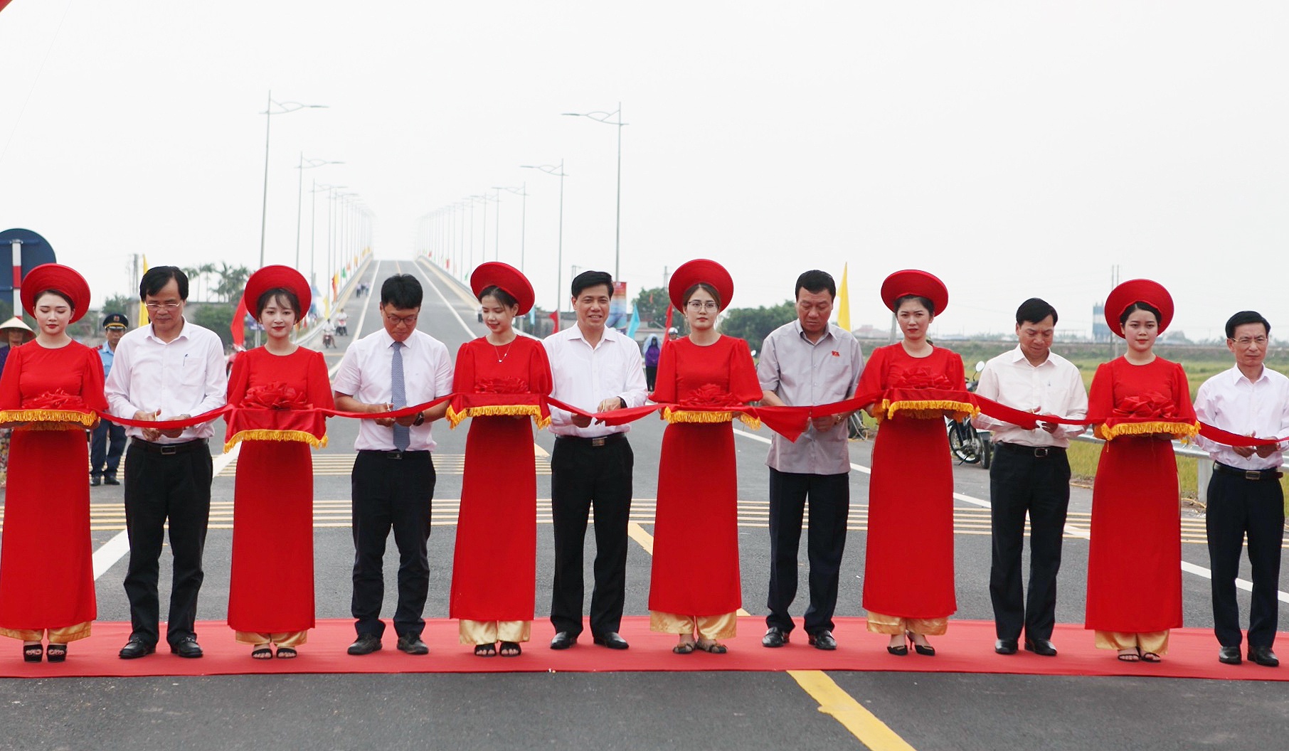 Cau Thinh Long thong xe anh 4