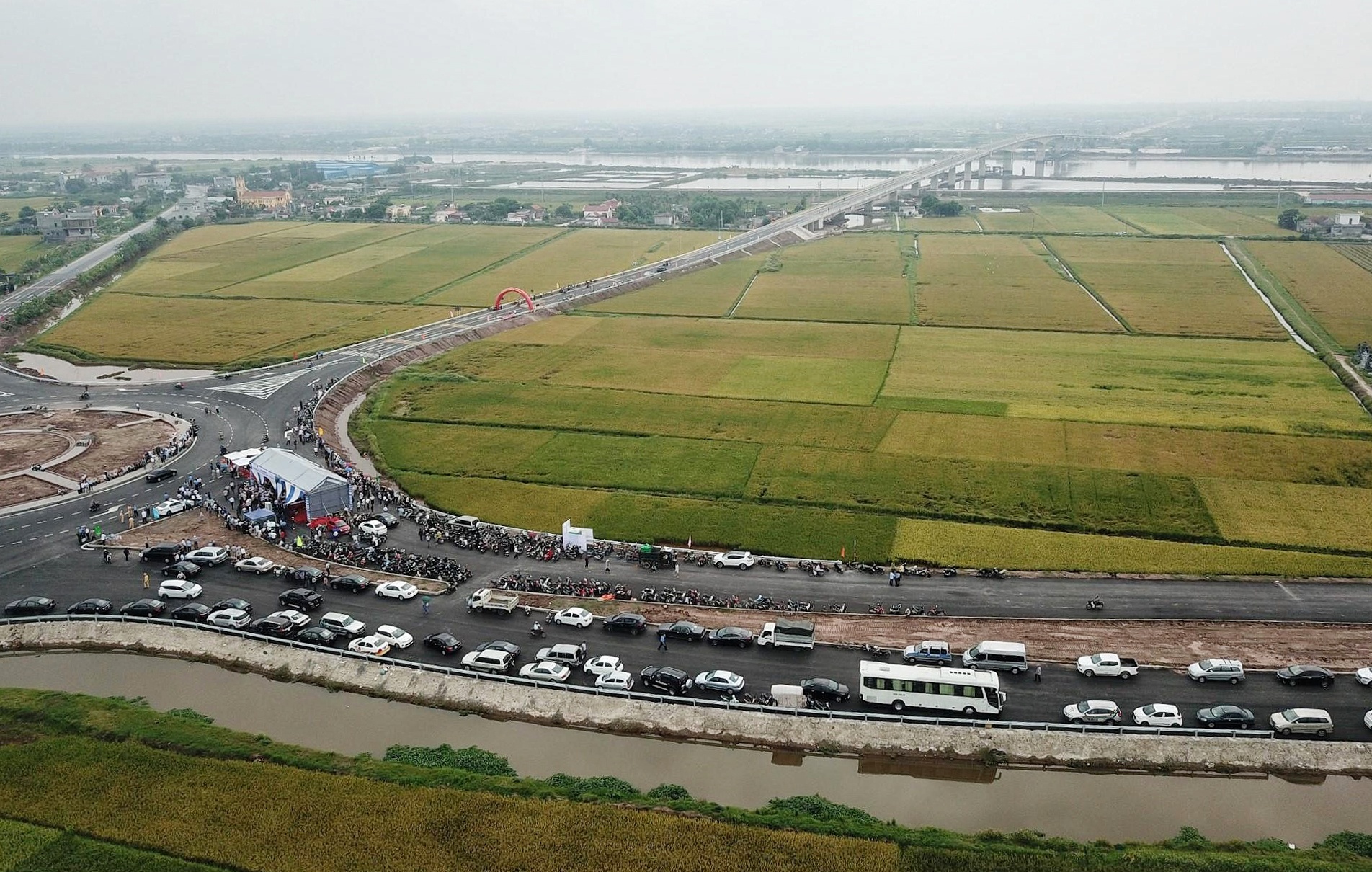 Cau Thinh Long thong xe anh 1