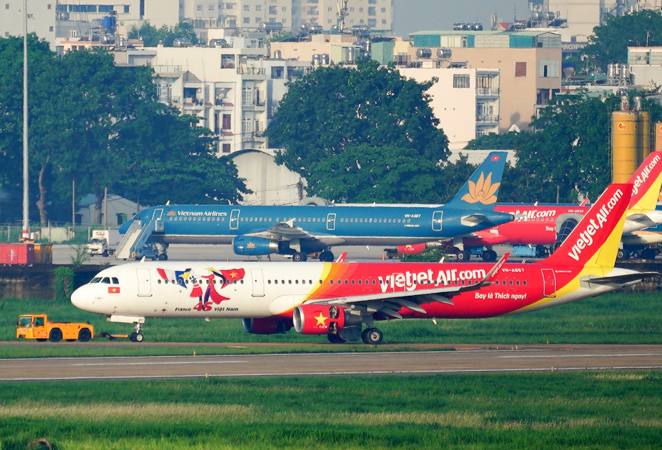 Vi sao su co tai Tan Son Nhat gay thiet hai nang cho nganh hang khong? hinh anh