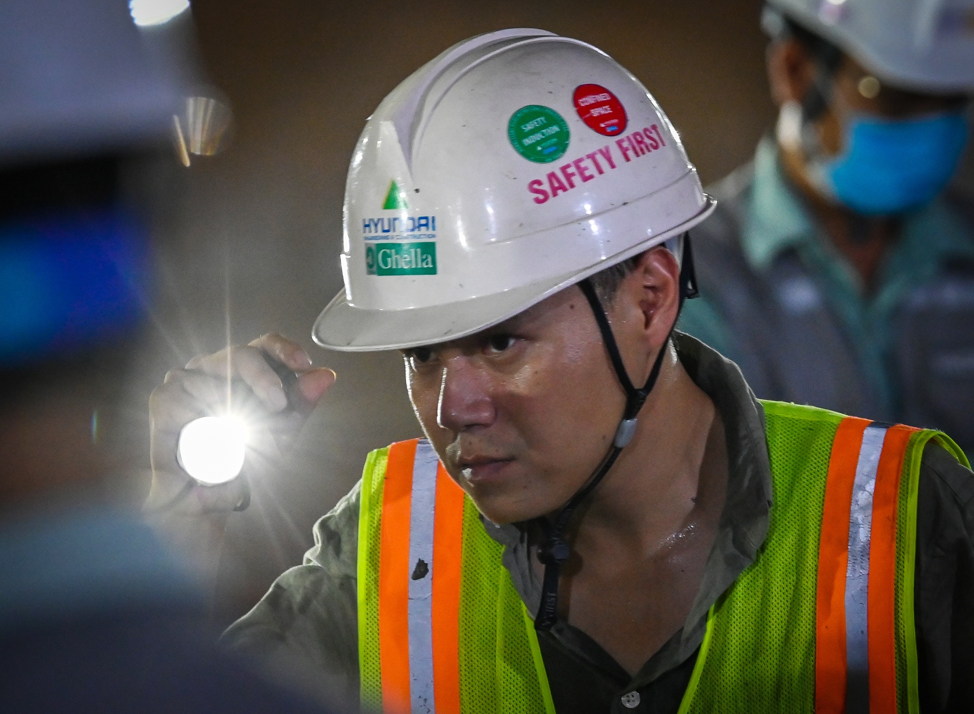 Thau dem hop long tang trung chuyen ga ngam metro Nhon hinh anh