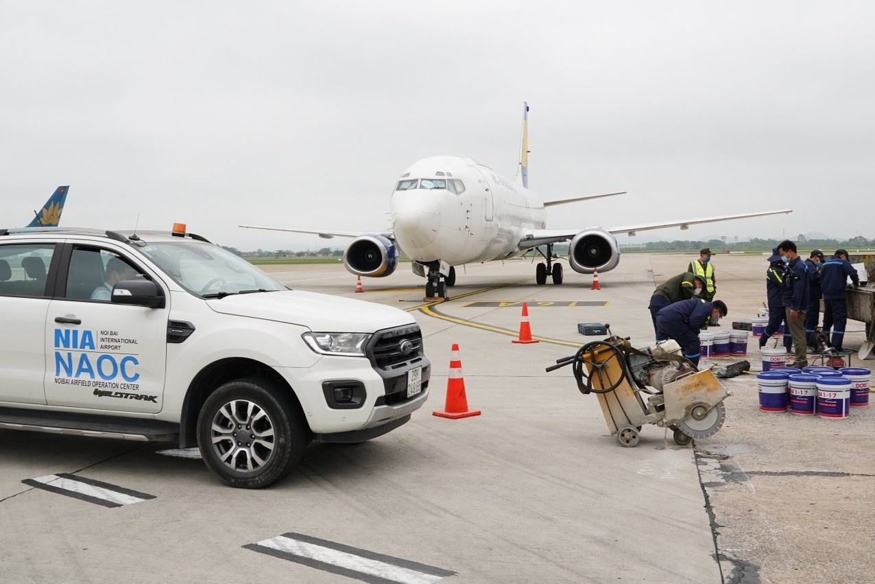 Sua duong bang Tan Son Nhat, Noi Bai anh huong gi toi hoat dong bay? hinh anh