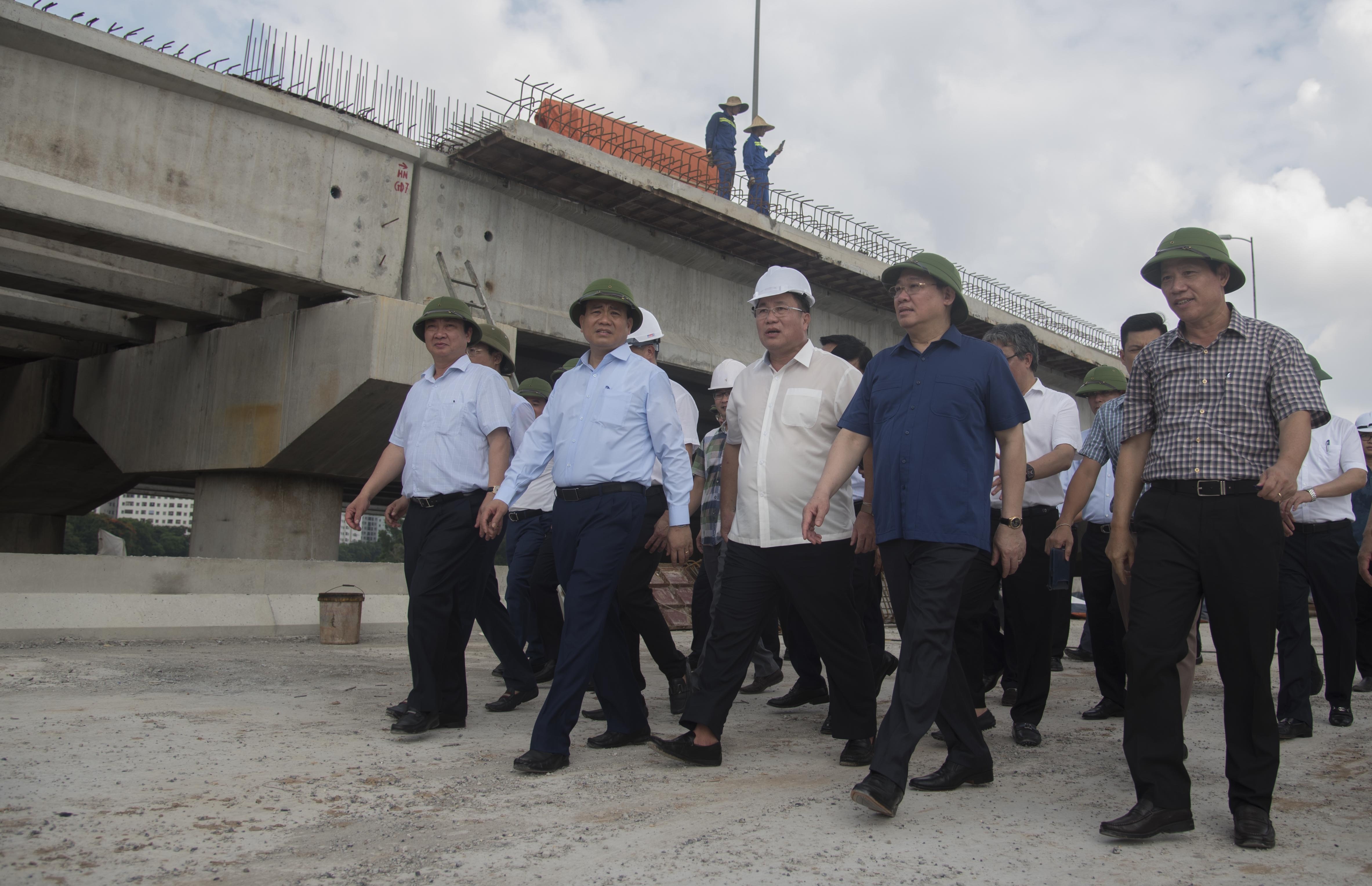 bi thu Vuong Dinh Hue thi sat du an anh 1