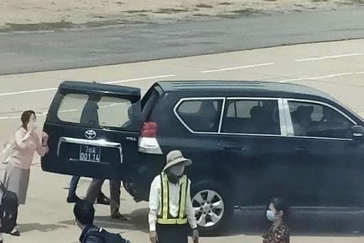 Ai duoc xe rieng dua don tai san do may bay? hinh anh