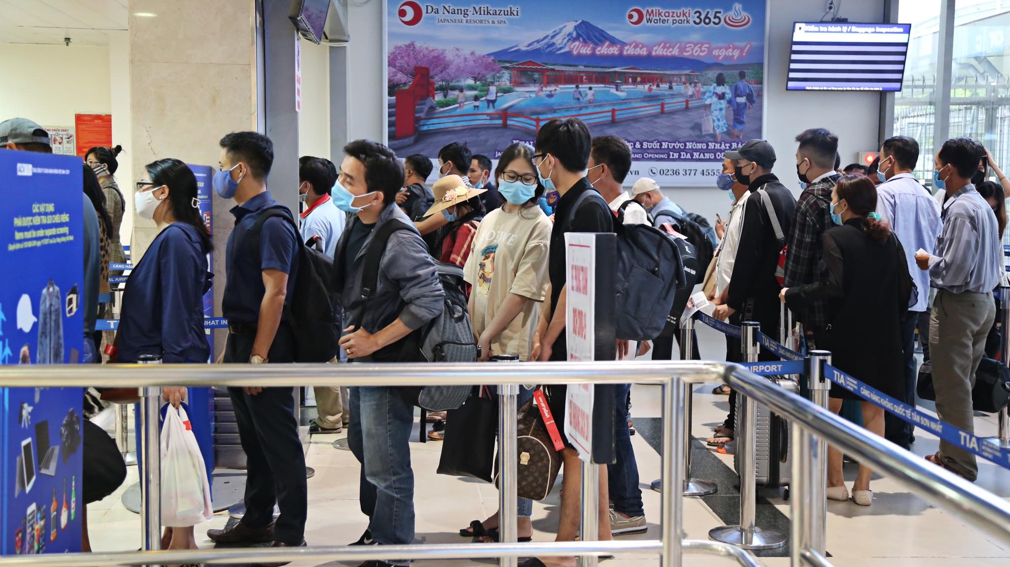 nha ga quoc te Tan Son Nhat anh 1