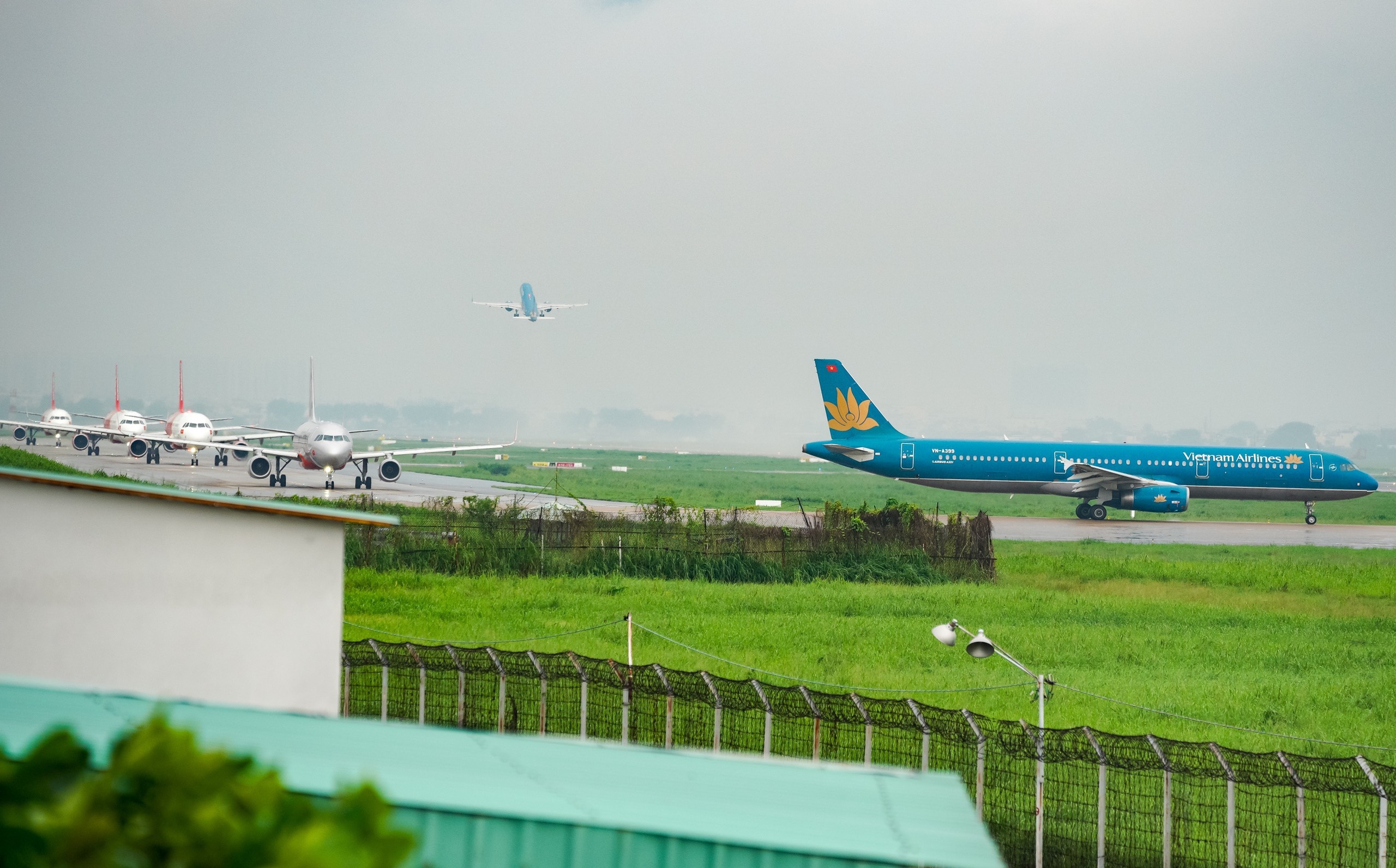 gian tan suat Noi Bai Tan Son Nhat anh 1