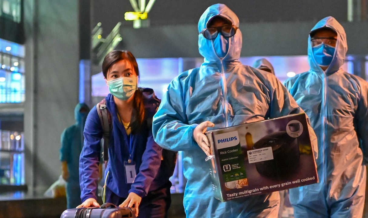 Dua nguoi Viet nhiem Covid-19 tu Guinea Xich Dao ve nhu the nao? hinh anh