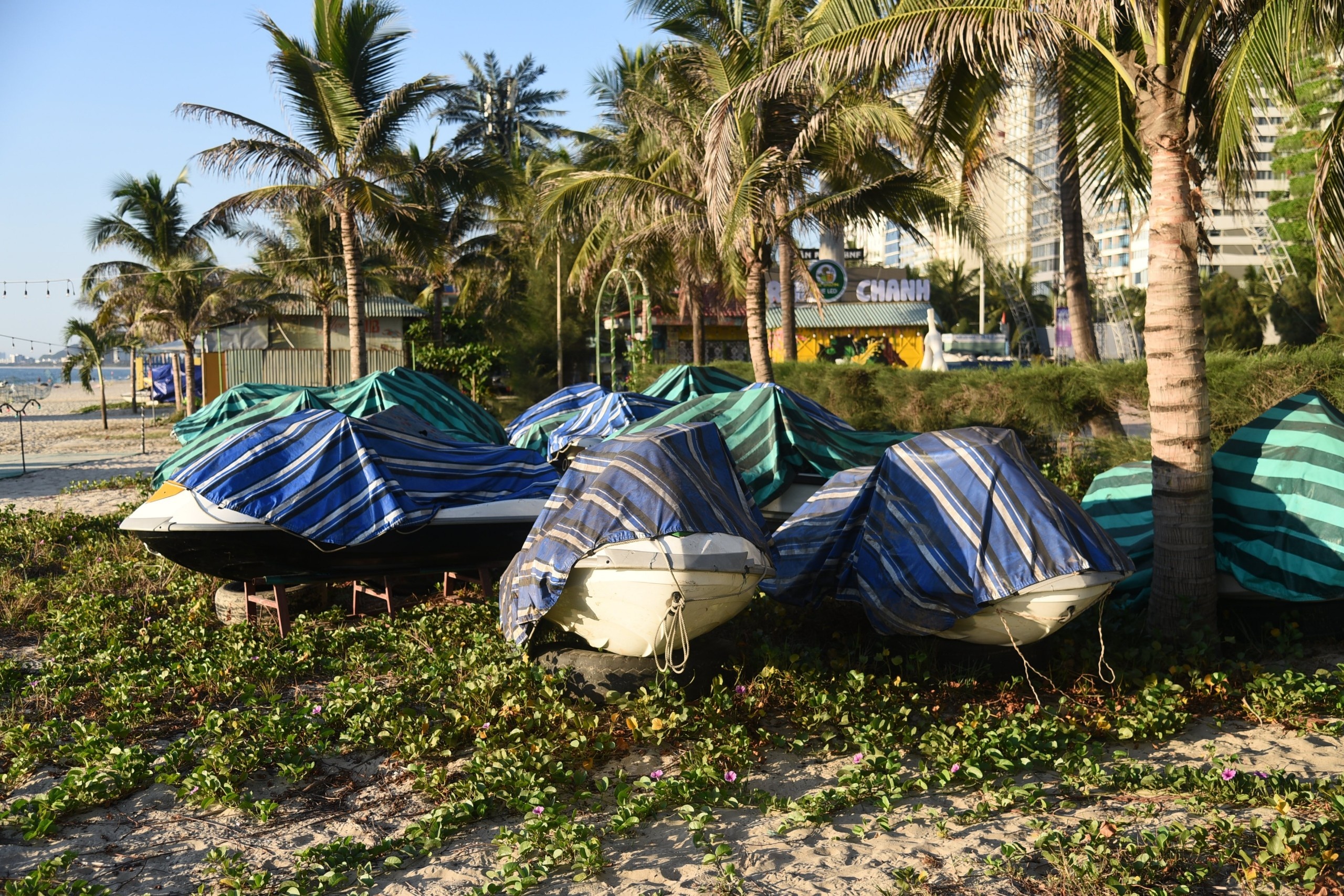 bai bien Da Nang gian cach xa hoi anh 6