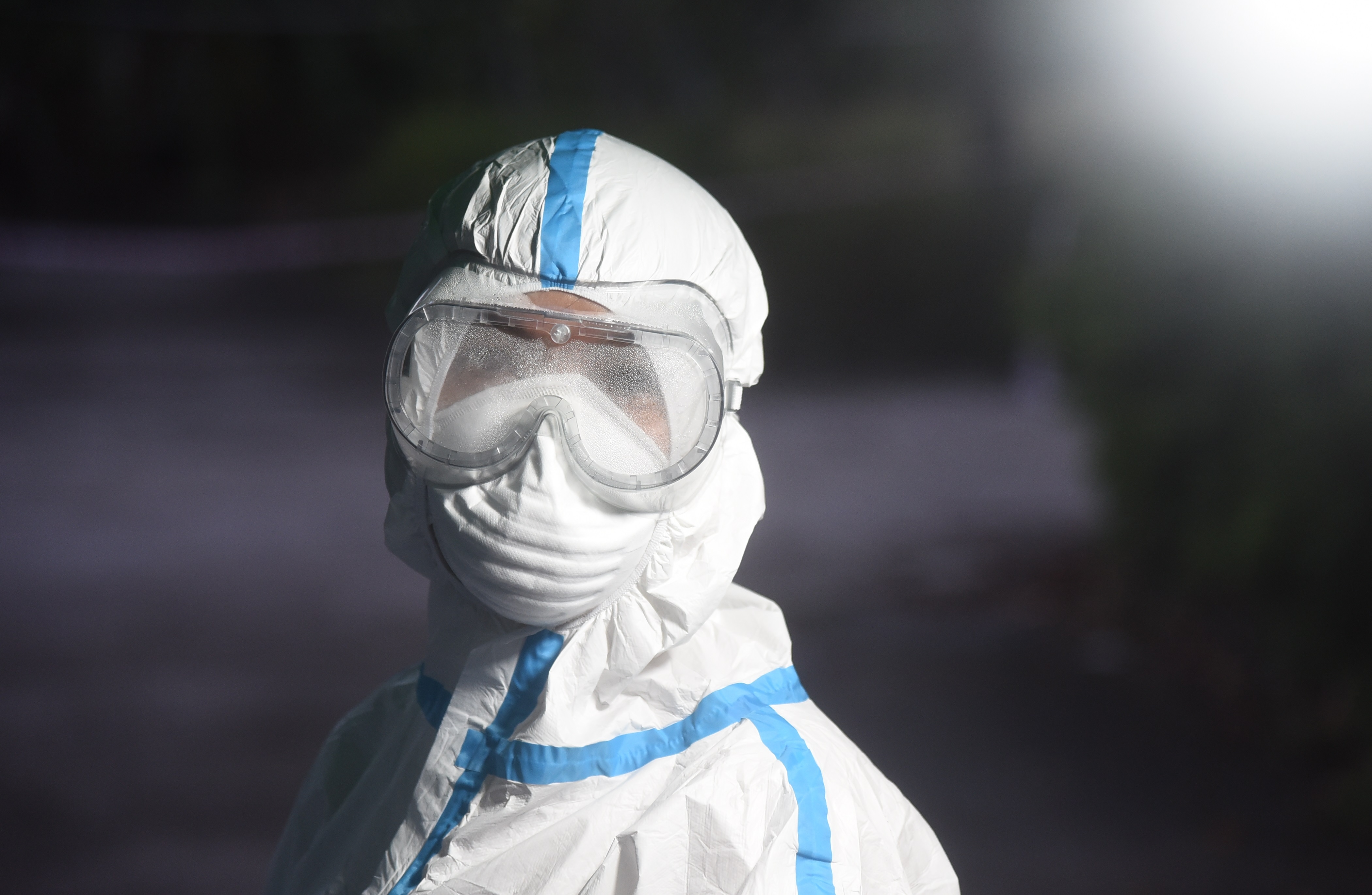 Ben trong benh vien da chien o Da Nang hinh anh