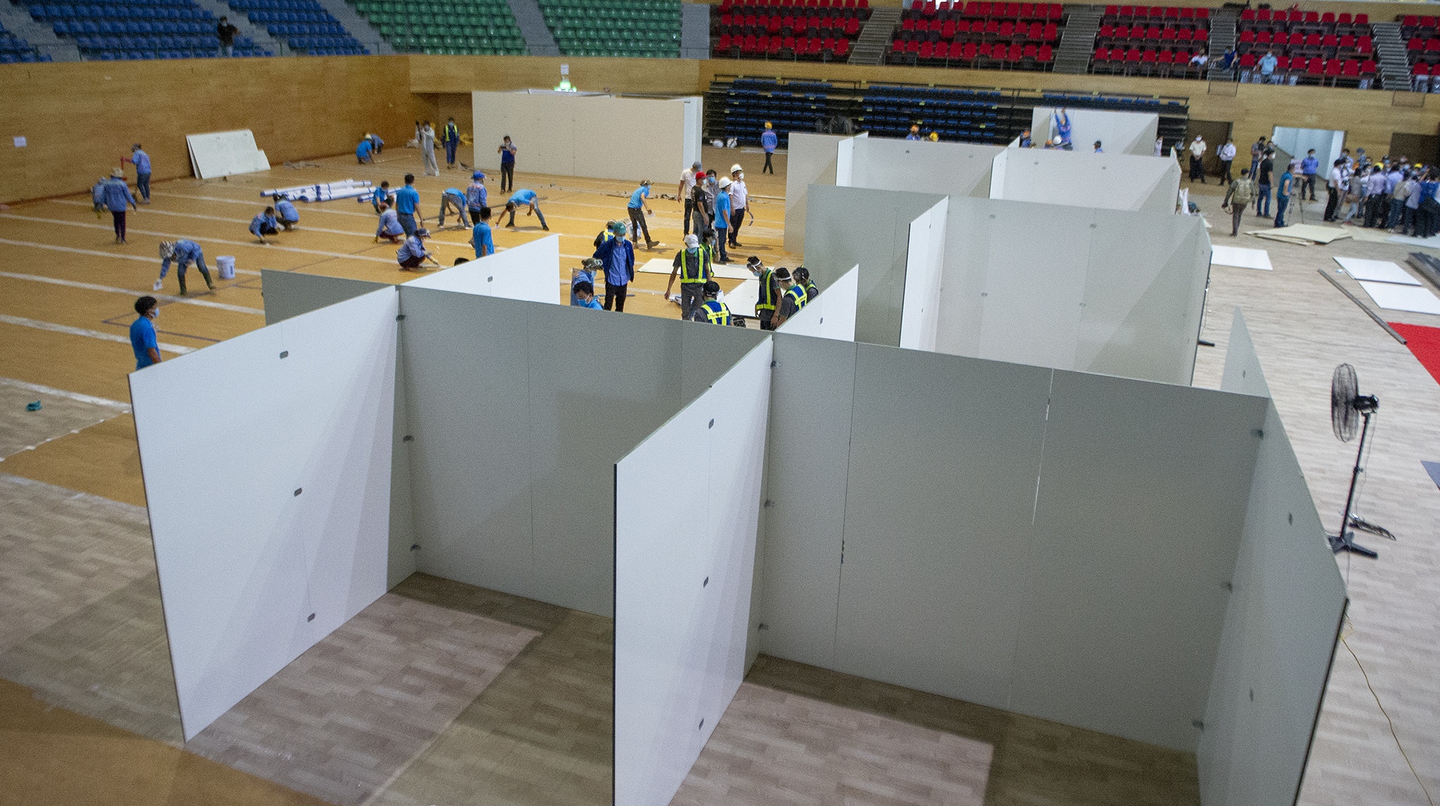 Thi cong benh vien da chien Da Nang anh 11