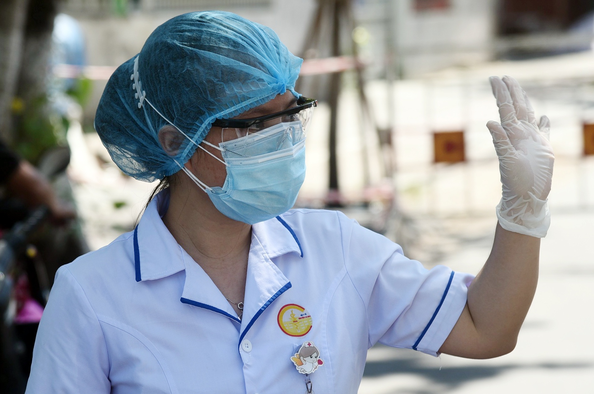 Phut chia tay cua benh nhan Vien C Da Nang ngay go phong toa hinh anh