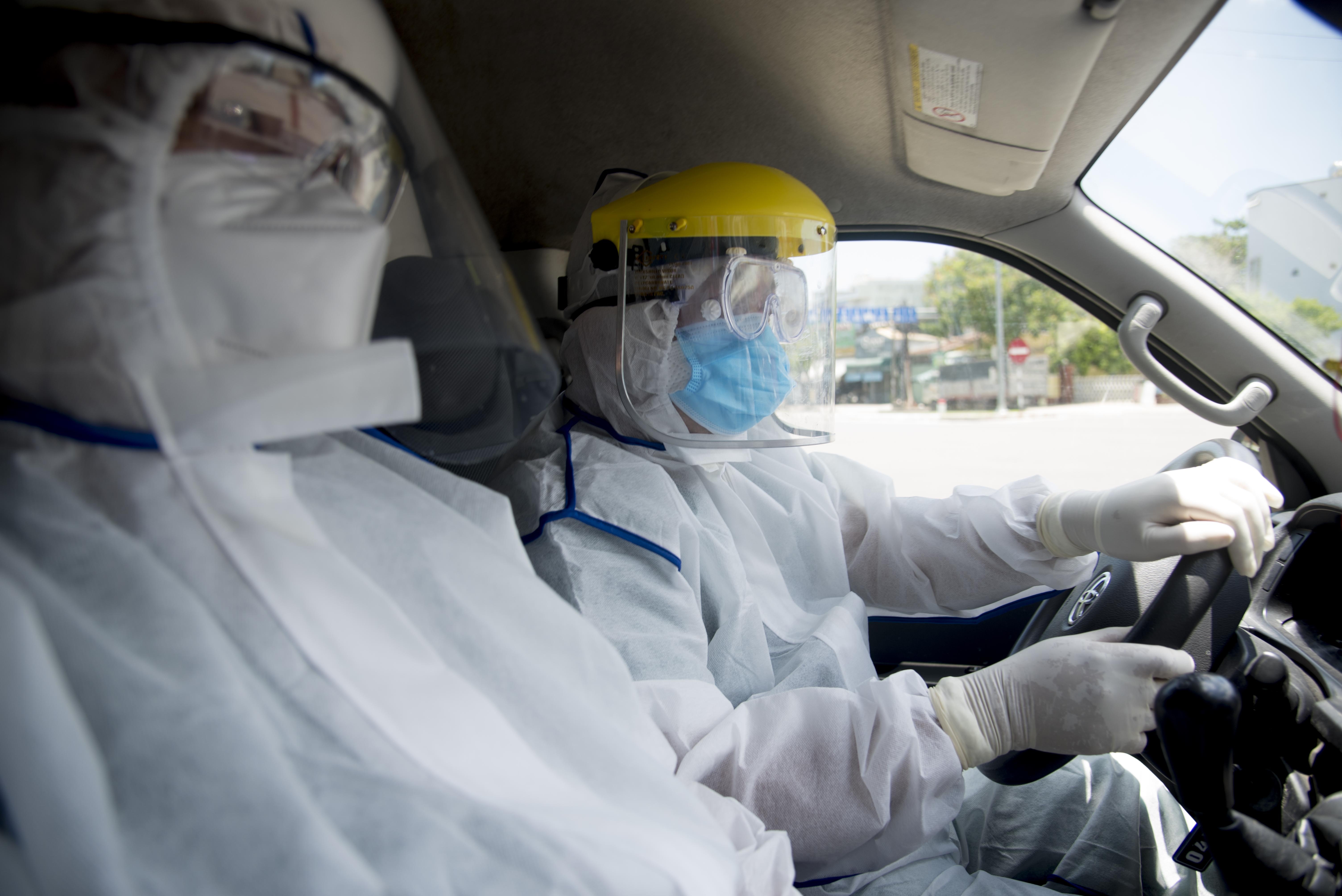 Ca benh 937 mac Covid-19 gap nhieu nguoi o dam cuoi va le tang hinh anh