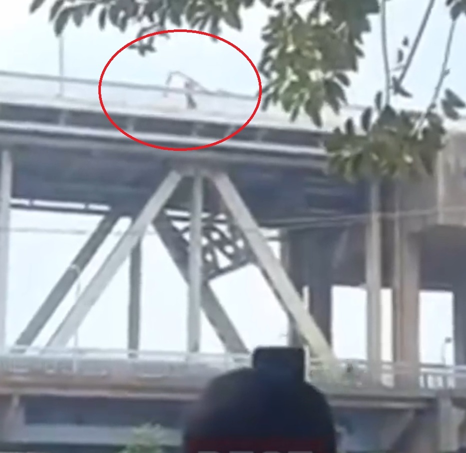 sua chua mat cau Thang Long anh 1