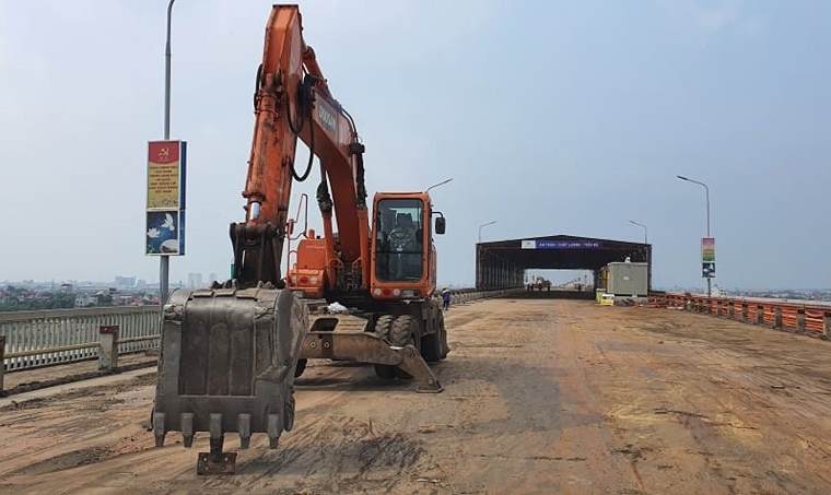 Bo truong The khong hai long ve tien do sua cau Thang Long hinh anh