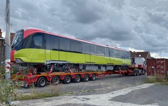 Doan tau metro Nhon - Ga Ha Noi tren duong ve Viet Nam hinh anh