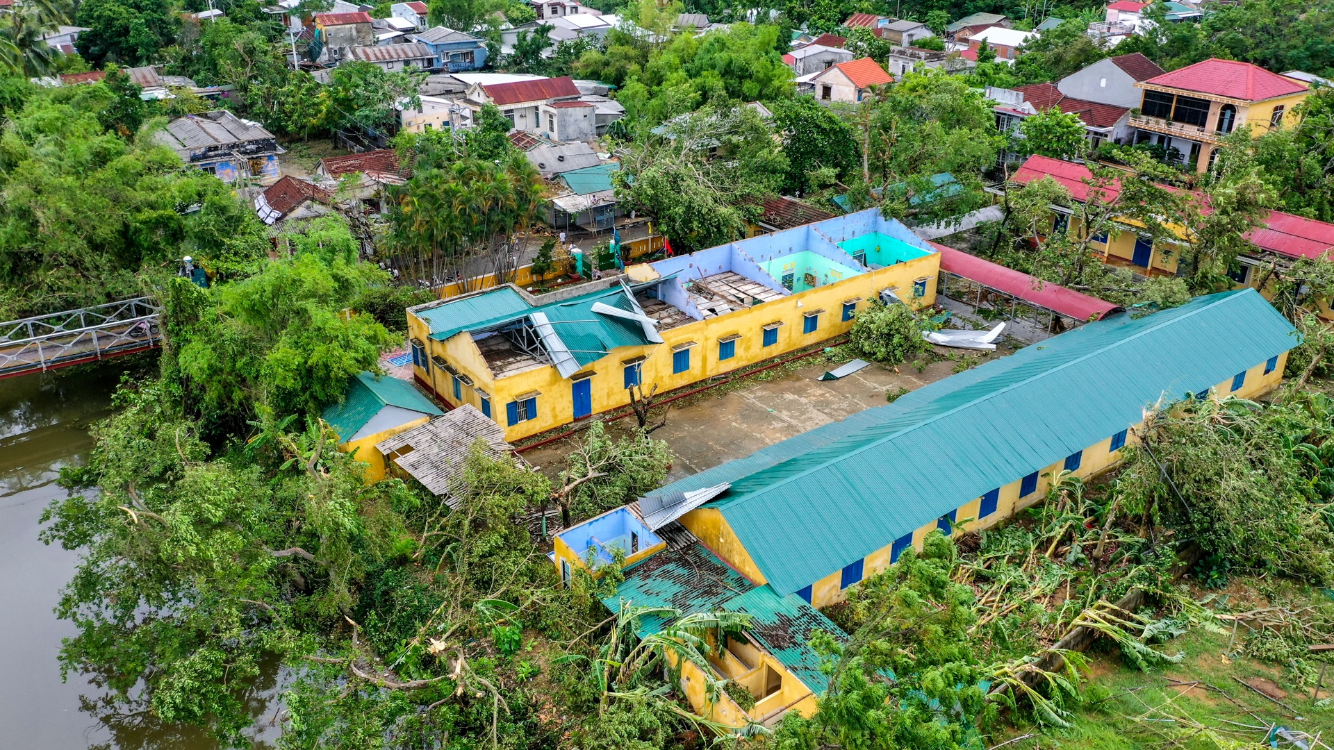 Truong tieu hoc toc mai anh 1