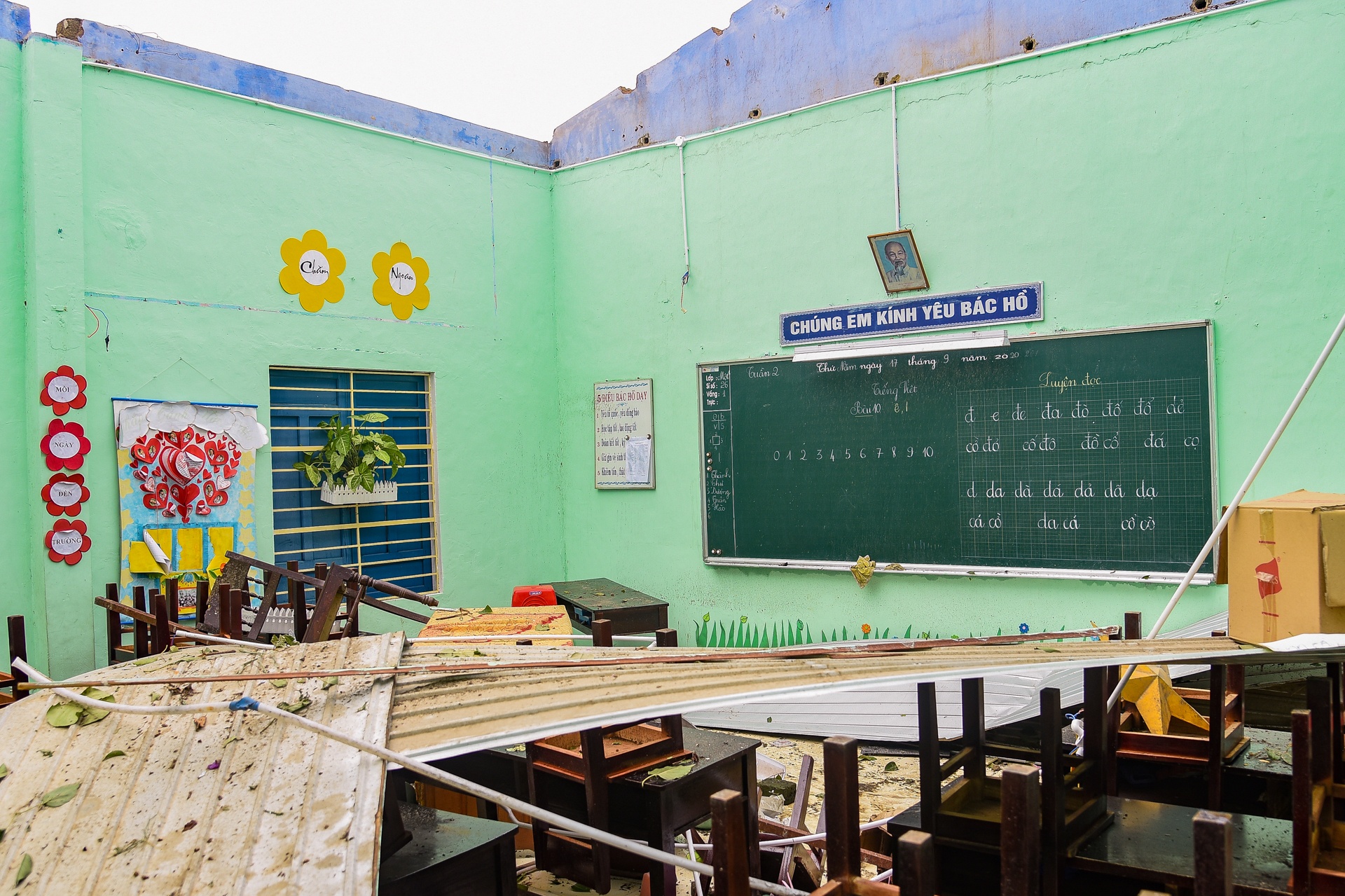 Gio giat bay mai ton, lop hoc trong hoac sau bao so 5 hinh anh