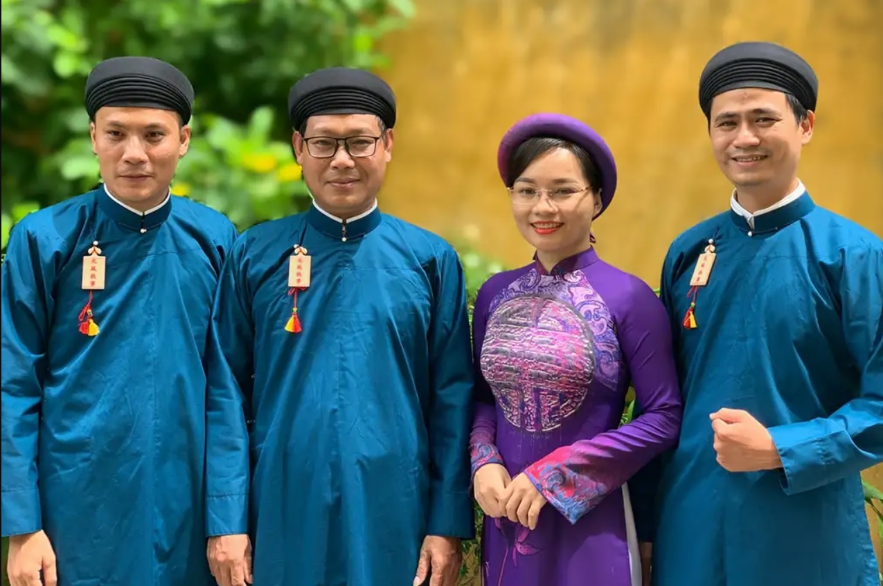 'Toi ung ho nam cong chuc Hue mac ao dai di lam' hinh anh