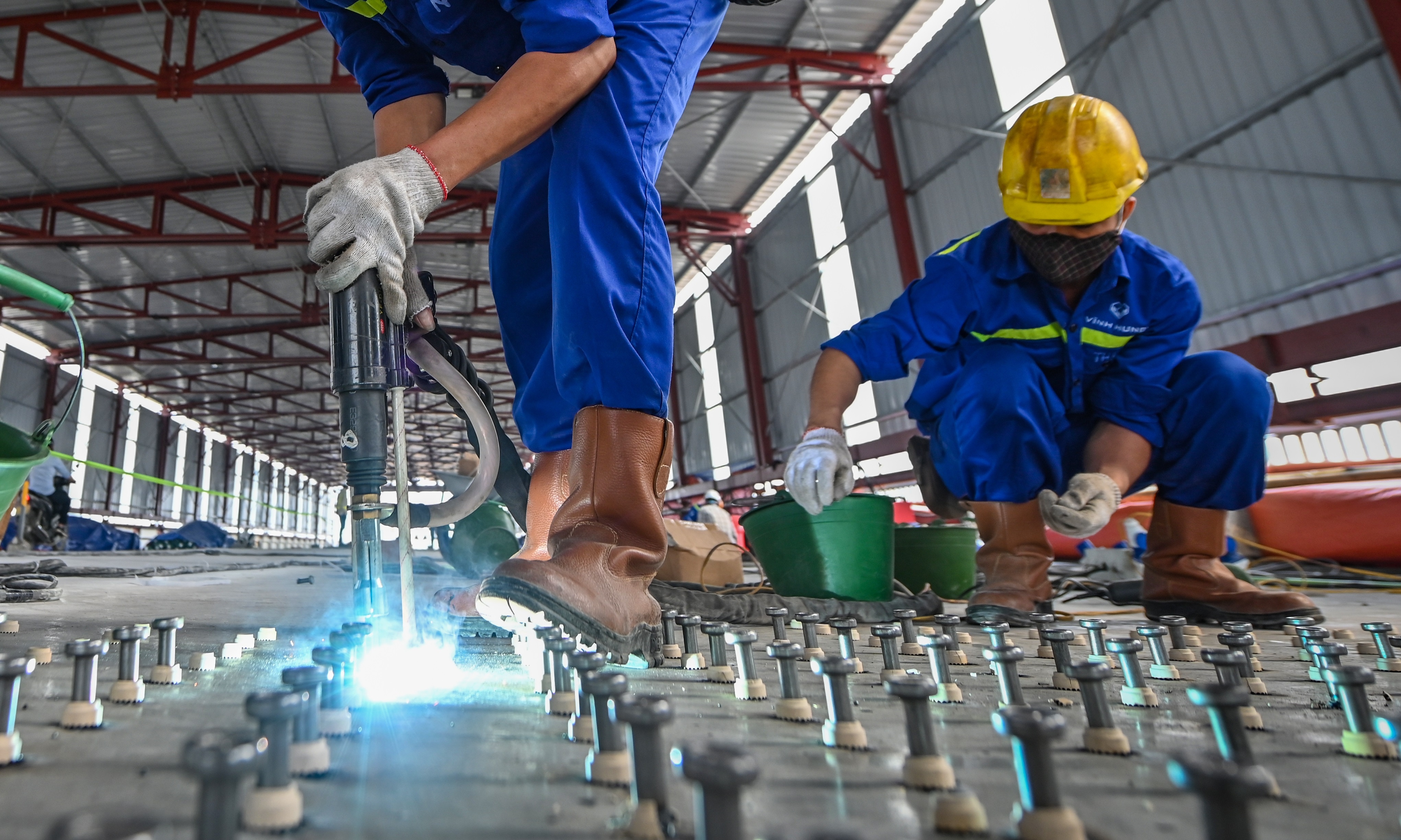 Han 1,5 trieu dinh neo len mat cau Thang Long hinh anh