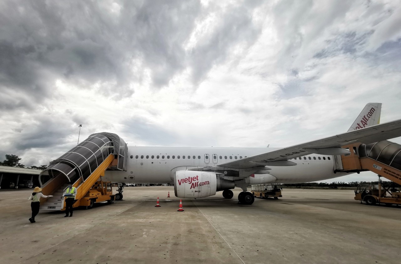 Hang loat chuyen bay cat canh som de ne bao so 9 hinh anh