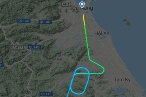 Nhieu chuyen bay chuyen huong vi mua lon o mien Trung hinh anh