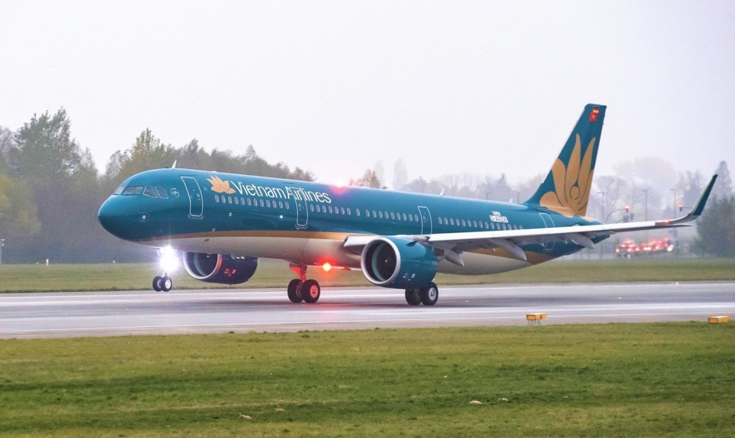 Huy chuyen, dong cua san bay vi bao so 6 hinh anh