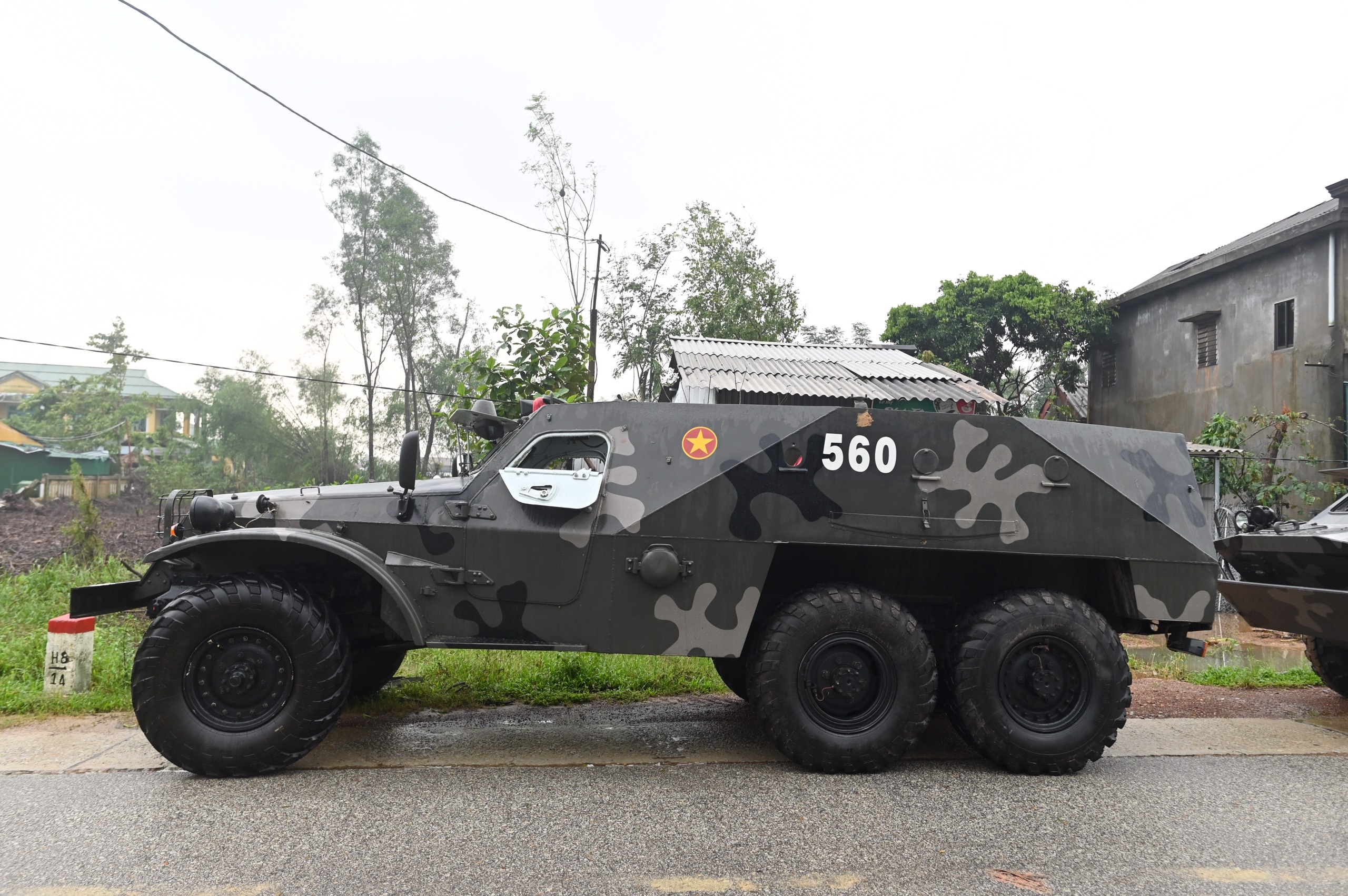 xe boc thep vao thuy dien Rao Trang anh 5