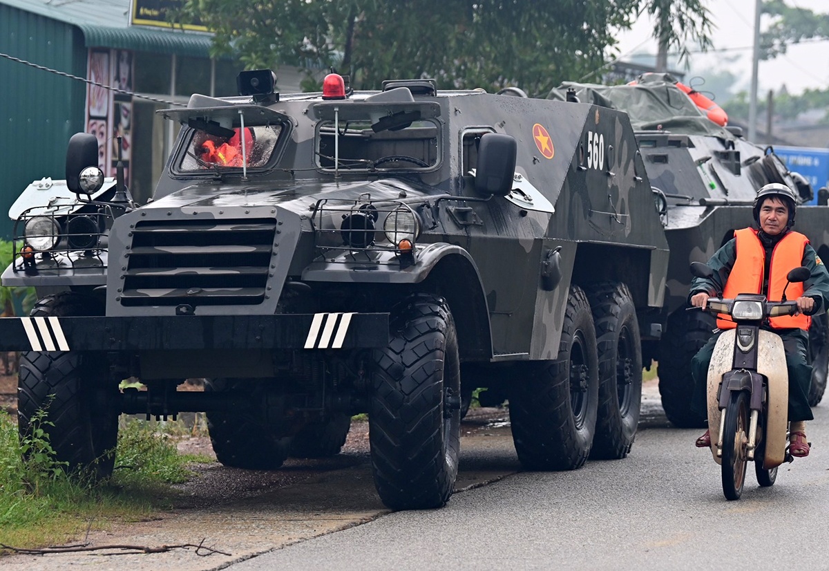 Xe boc thep tien gan Rao Trang 3 hinh anh