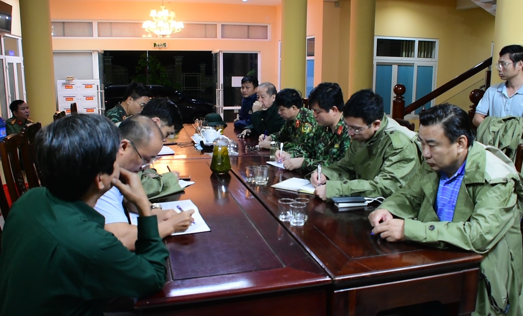 Lap ban chi huy giai cuu cong nhan thuy dien Rao Trang hinh anh