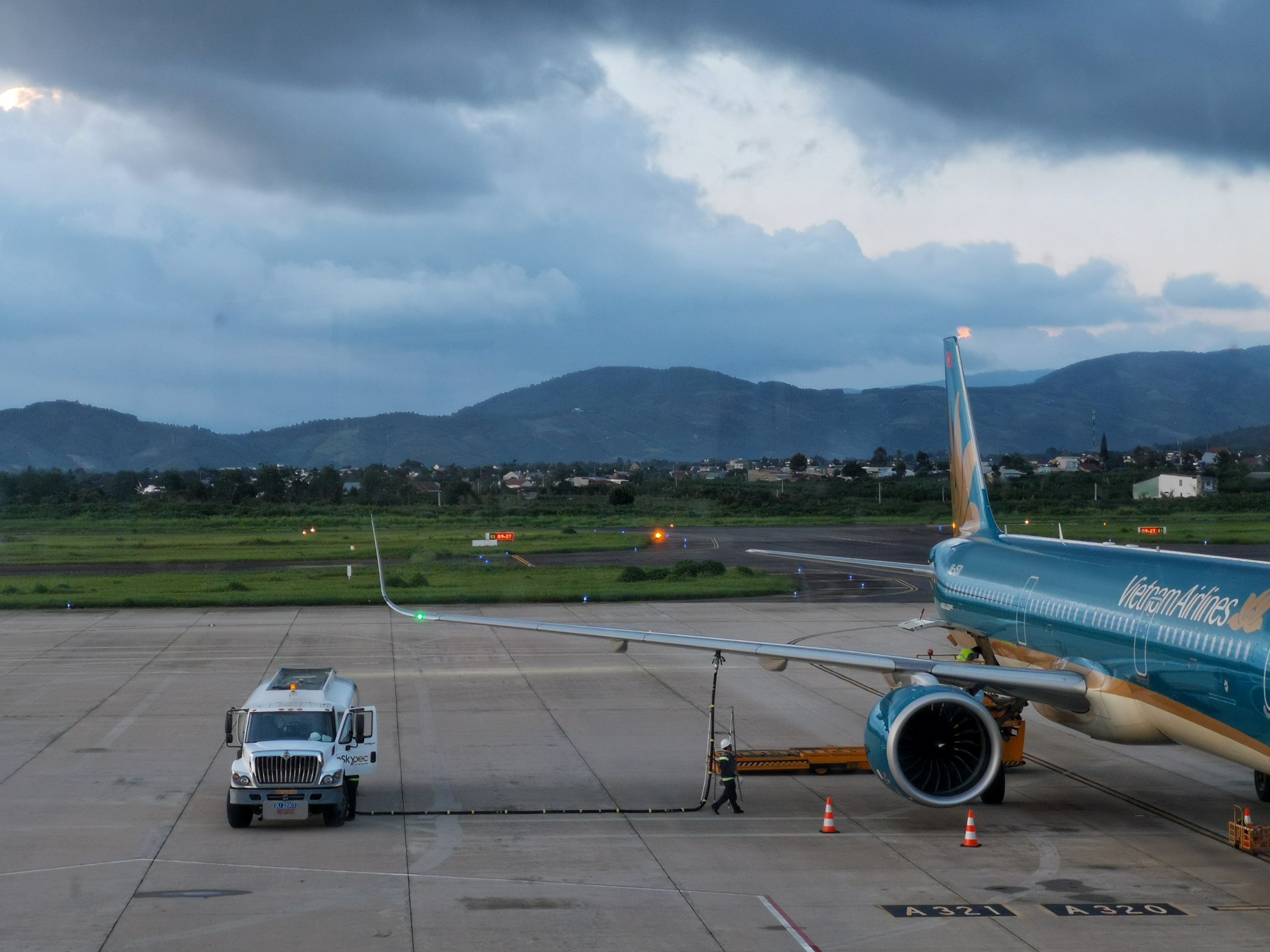 may bay dam phai chim anh 1