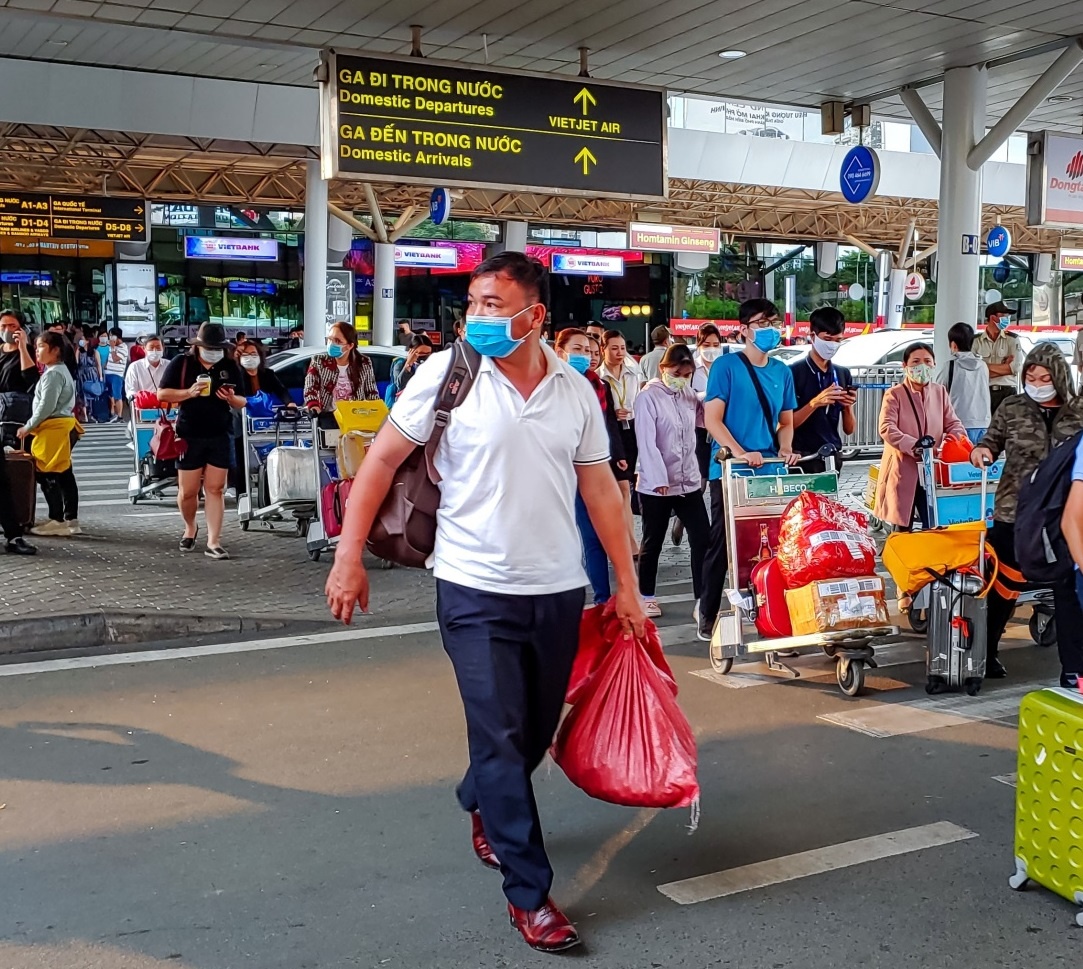 xe cong nghe tai Tan Son Nhat anh 1