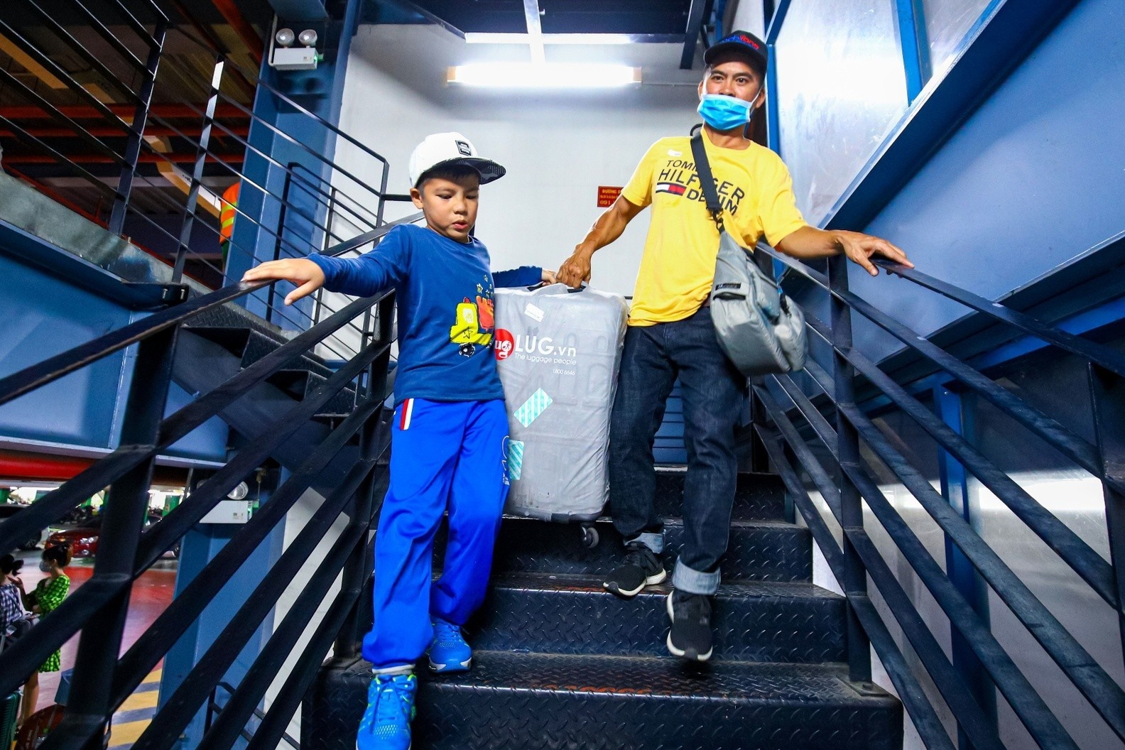 'Khong de khach phai khuan hanh ly len tang 4, tang 5' hinh anh