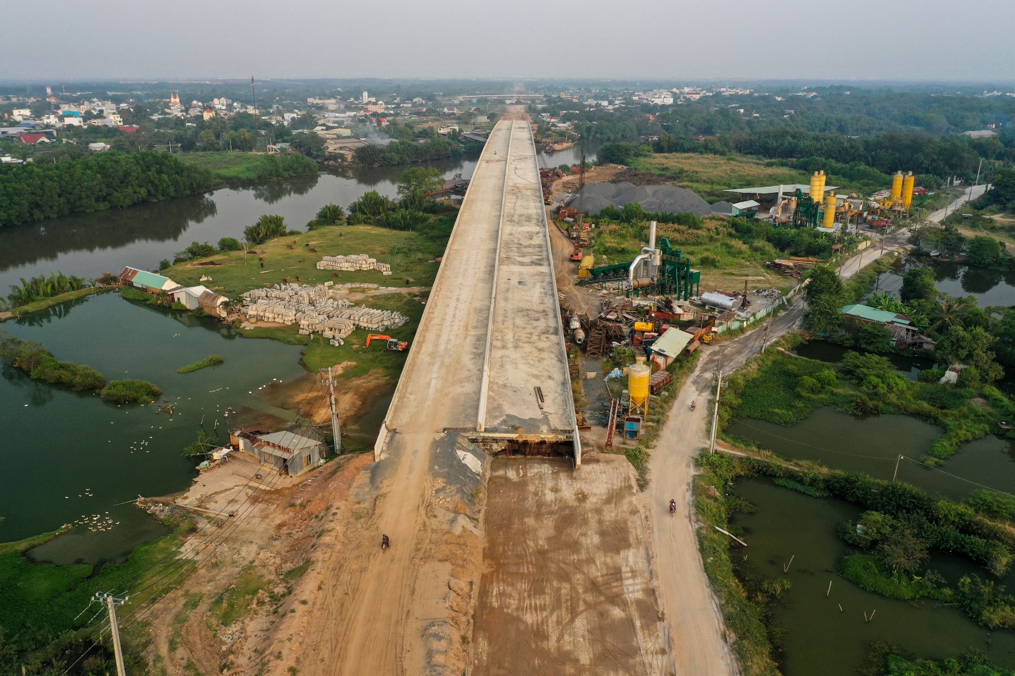 giai phong mat bang Ben Luc - Long Thanh anh 1