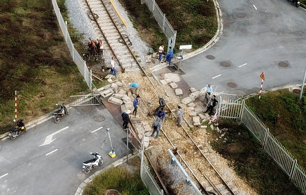 Duong sat Cat Linh - Ha Dong truoc ngay chay thu hinh anh