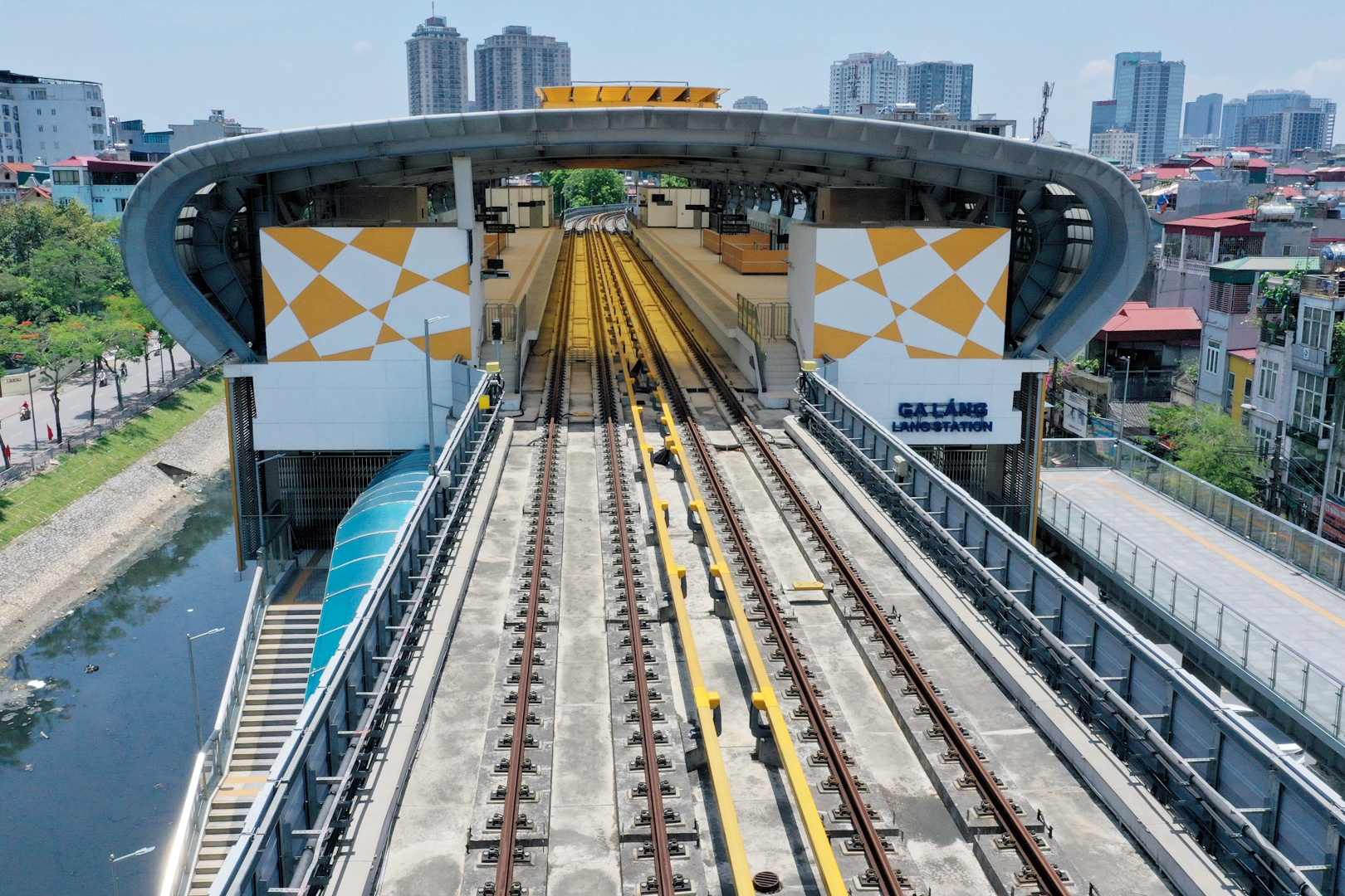 Pho thu tuong: Duong sat Cat Linh cham khai thac la that thoat vo hinh hinh anh